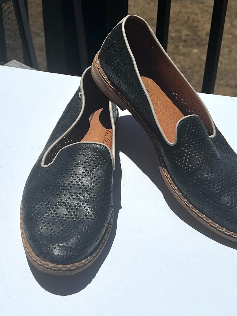Pikolinos Merida Flats Womens US 9.5/40 Black Beige Leather Perforated Loafers